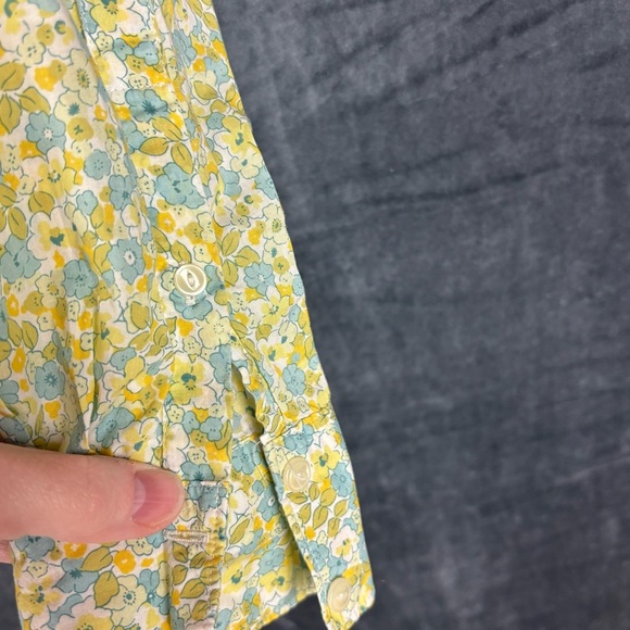 GAP Women’s sz S Floral Button Down with pin tuck detail and pearlescent buttons - Picture 4 of 9